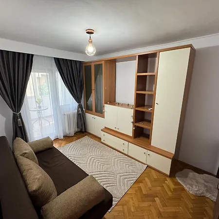 דירה Night Apartment, 3 Camere, 3 Balcoane, Untold *