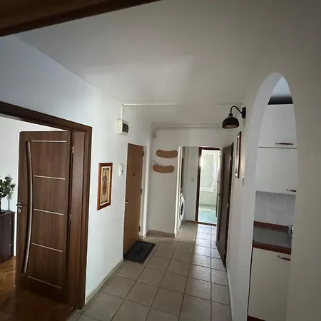 Night Apartment, 3 Camere, 3 Balcoane, Untold דירה *