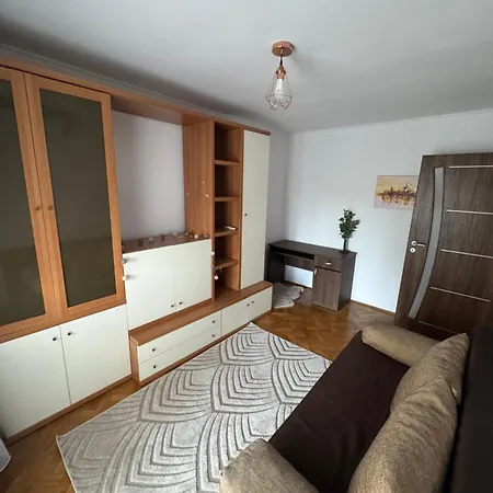 Night Apartment, 3 Camere, 3 Balcoane, Untold