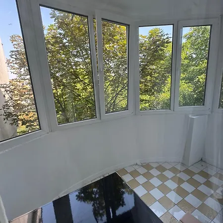 דירה Night Apartment, 3 Camere, 3 Balcoane, Untold