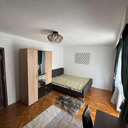 Night Apartment, 3 Camere, 3 Balcoane, Untold דירה *